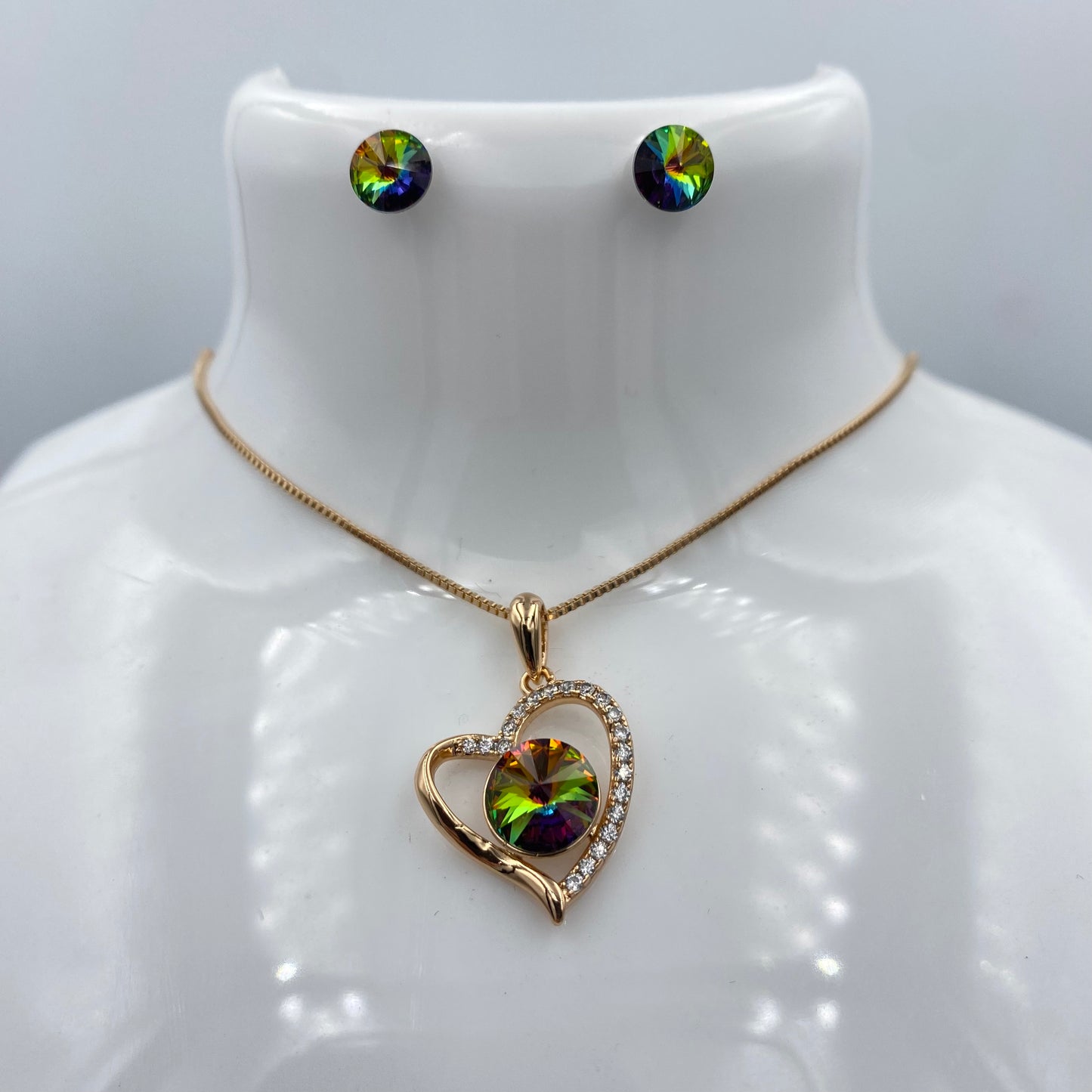 Set Collar y Aretes de corazón y piedras