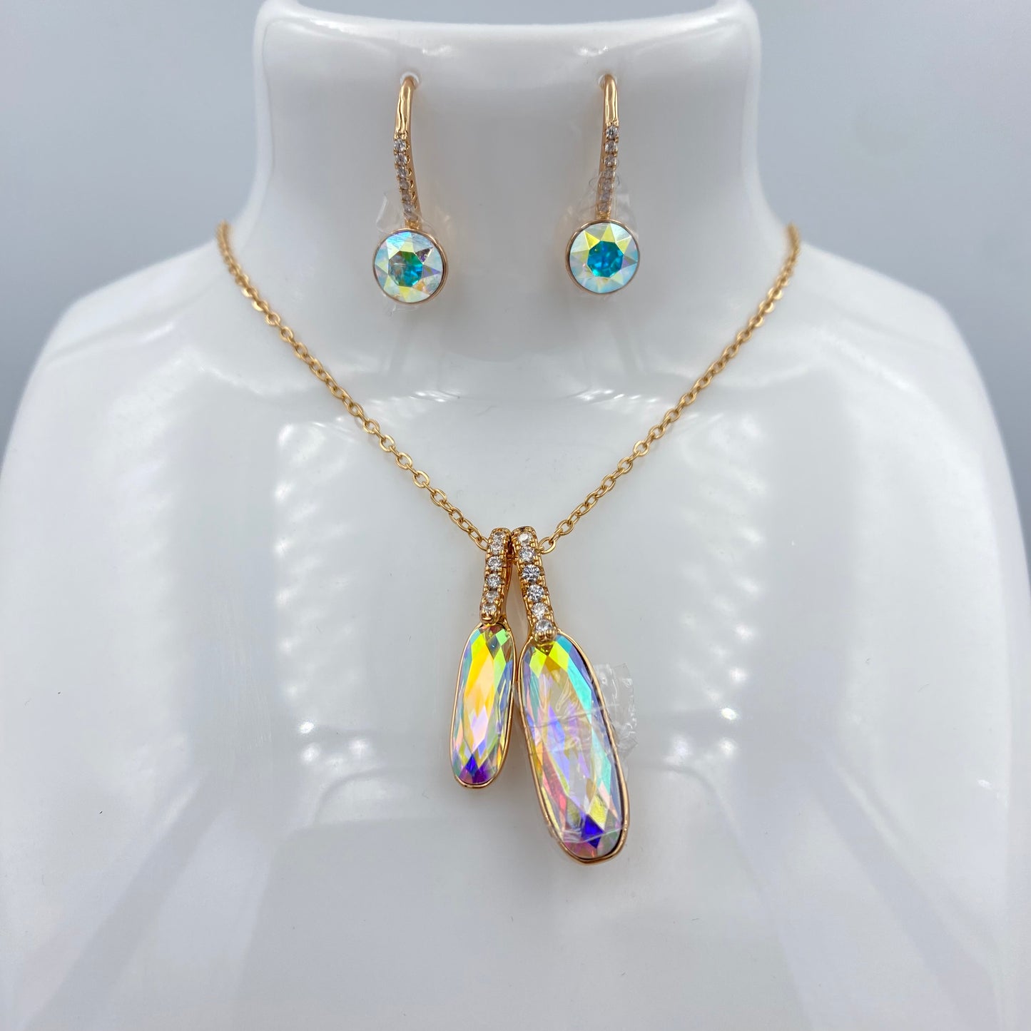 Set Collar y Aretes con Piedras de colores variantes