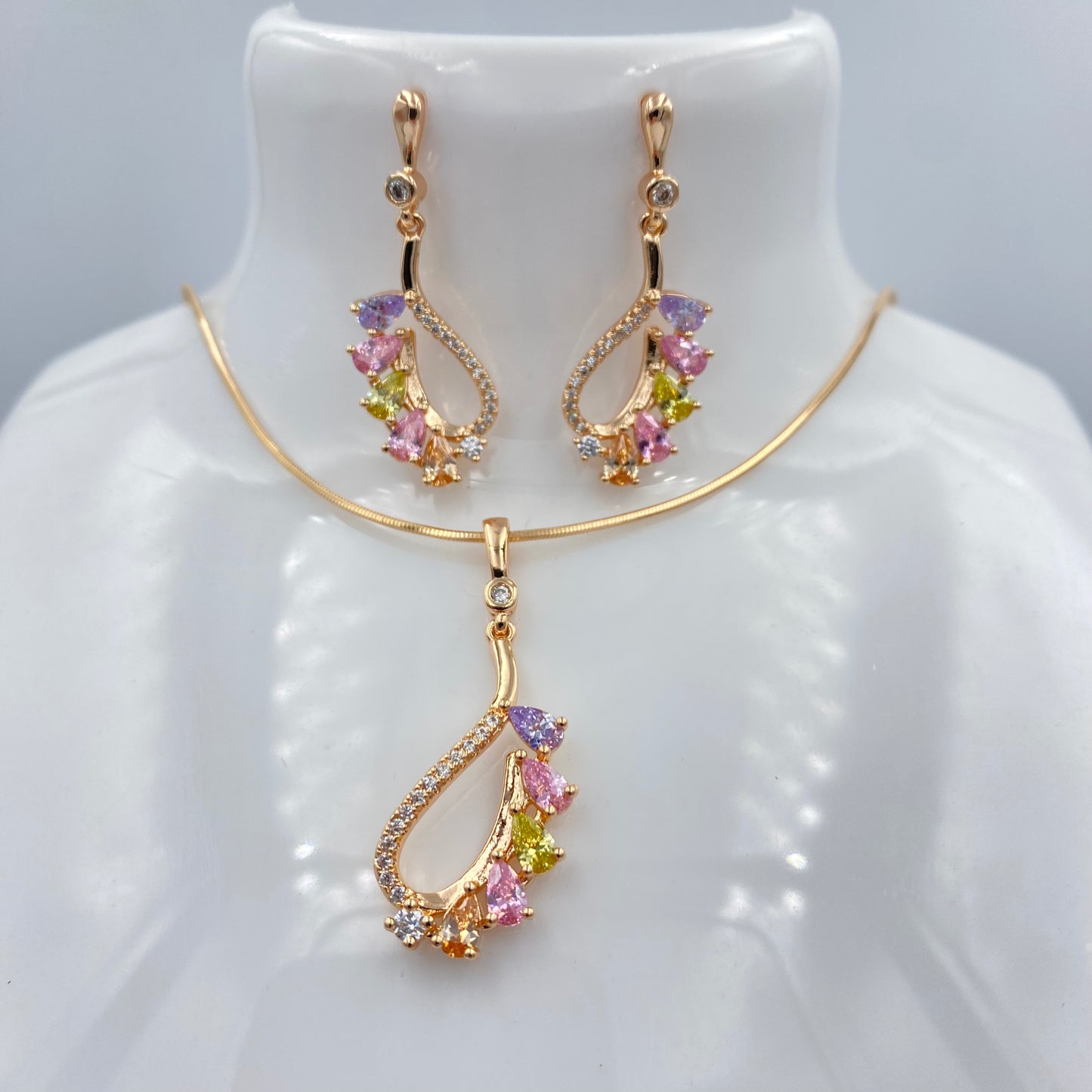 Set Collar y Aretes Con Piedras de colores