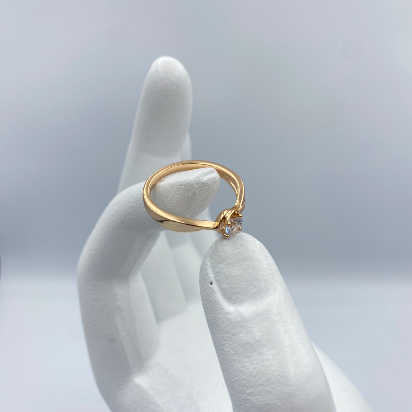 Anillo Trenzado con Piedra Diamante