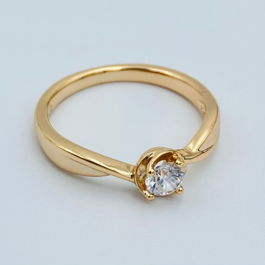 Anillo Trenzado con Piedra Diamante