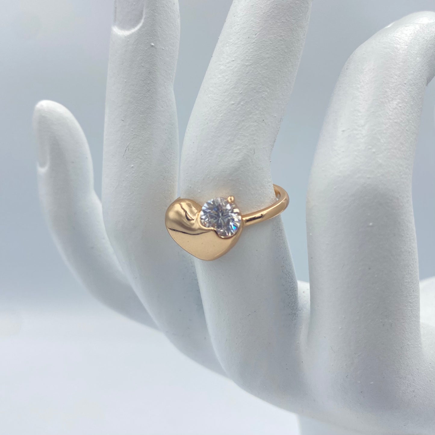 Anillo con forma de Corazón y piedra