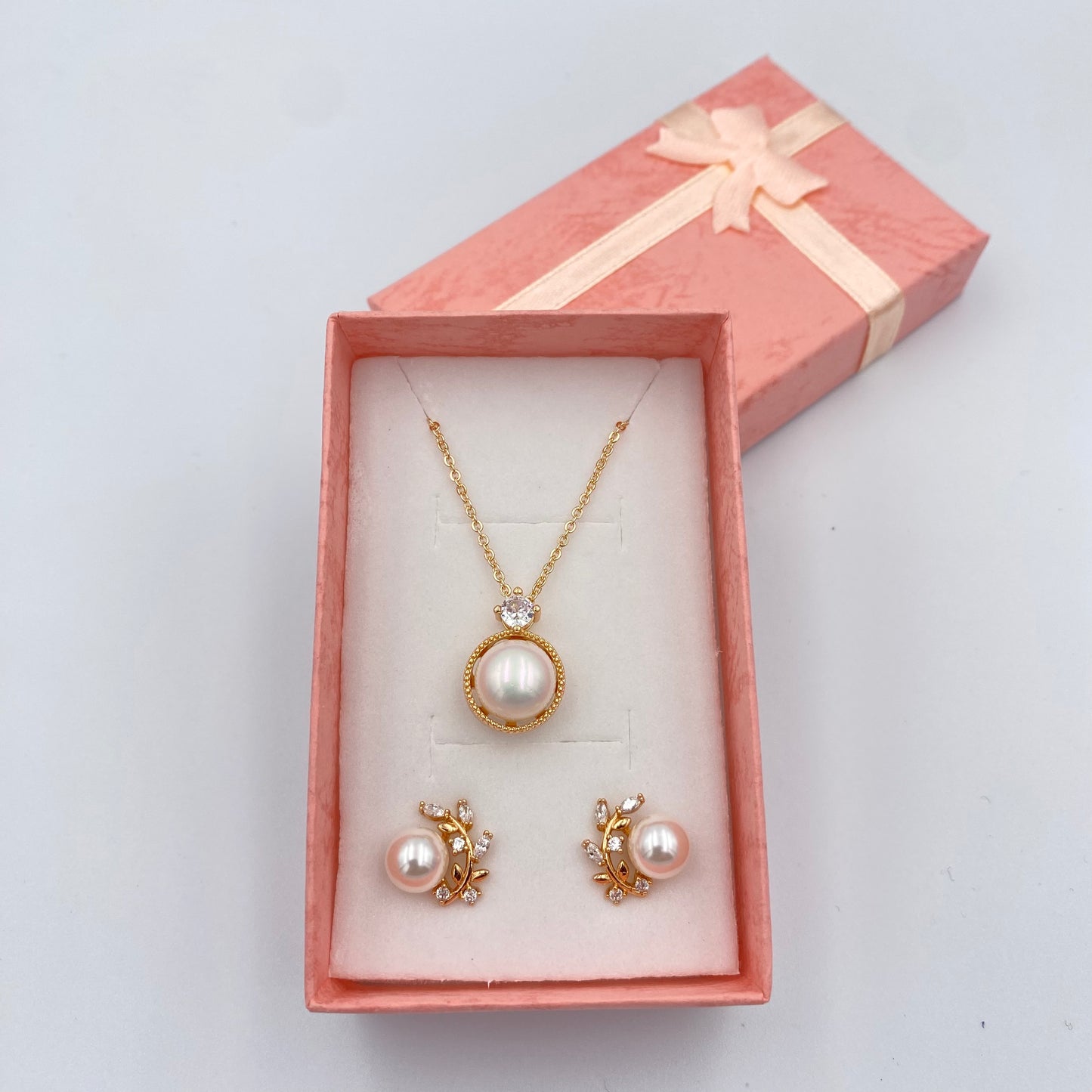 Set Collar y Aretes, Perlas