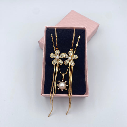Set Collar y Aretes, flores y perlas