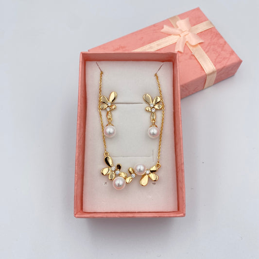 Set Collar y Aretes, flores y perlas